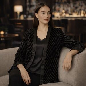 VIA‎ MAX Velvet Burnout Jacket w/ Satin Trim – 1990s – Fits Like L